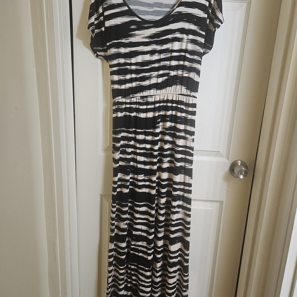 a.n.a Black and White Patterned Maxi Dress
